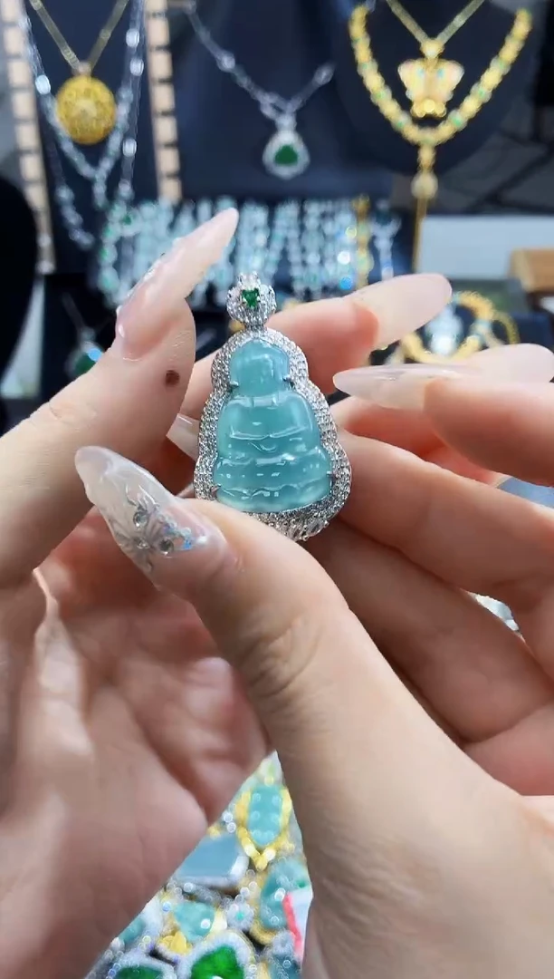 翡翠未镶嵌吊坠(赠链)天然翡翠a货 多样性发其一