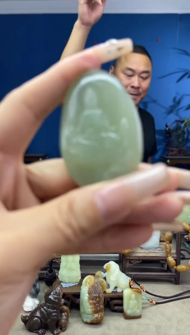和田玉未镶嵌颈饰1