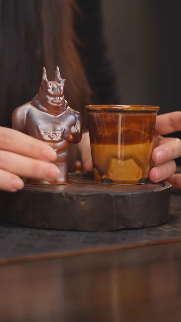 【闪购商品】杯2柴房陶瓷丨焦糖色小可乐杯送金红小龙人