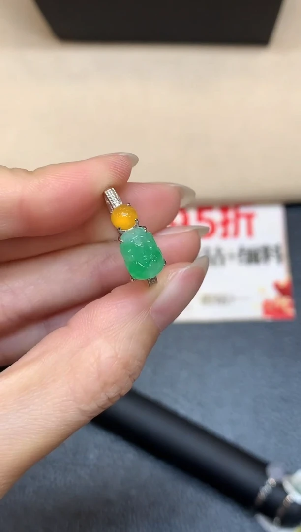 18K金镶嵌戒指翡翠18【无服务费貔貅【无服务费
