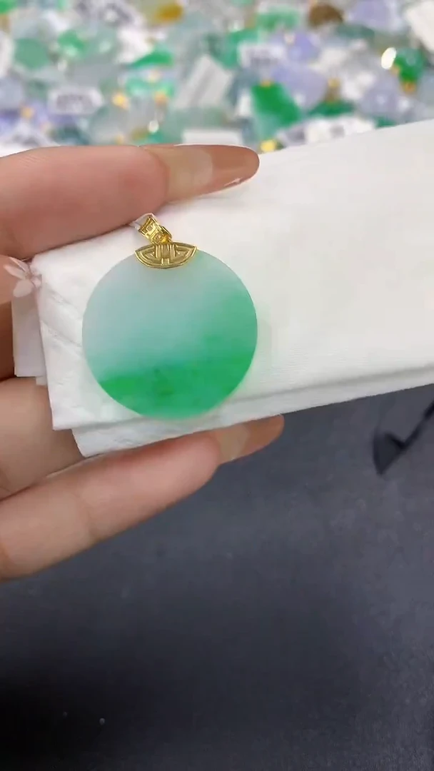 颈饰18K金镶嵌翡翠a货假一赔三支持复检百元上9元证书费自理