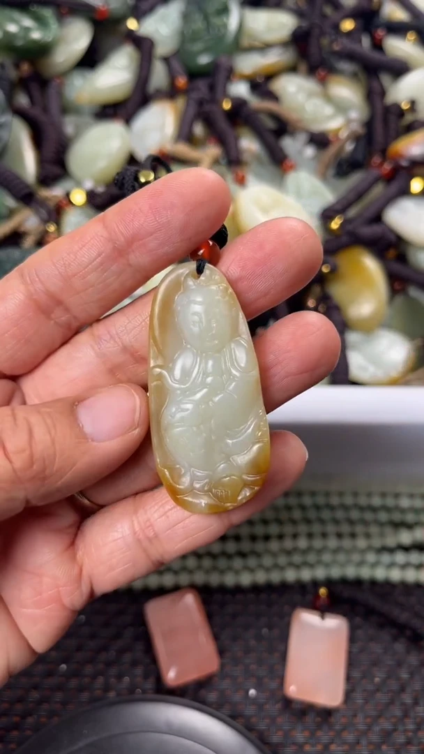 【闪购商品】和田玉颈饰未镶嵌多样性发货没有证书拍一发一有瑕