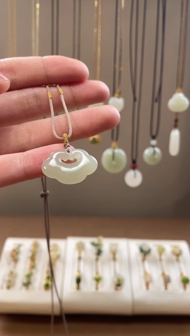 颈饰未镶嵌和田玉和田玉吊坠