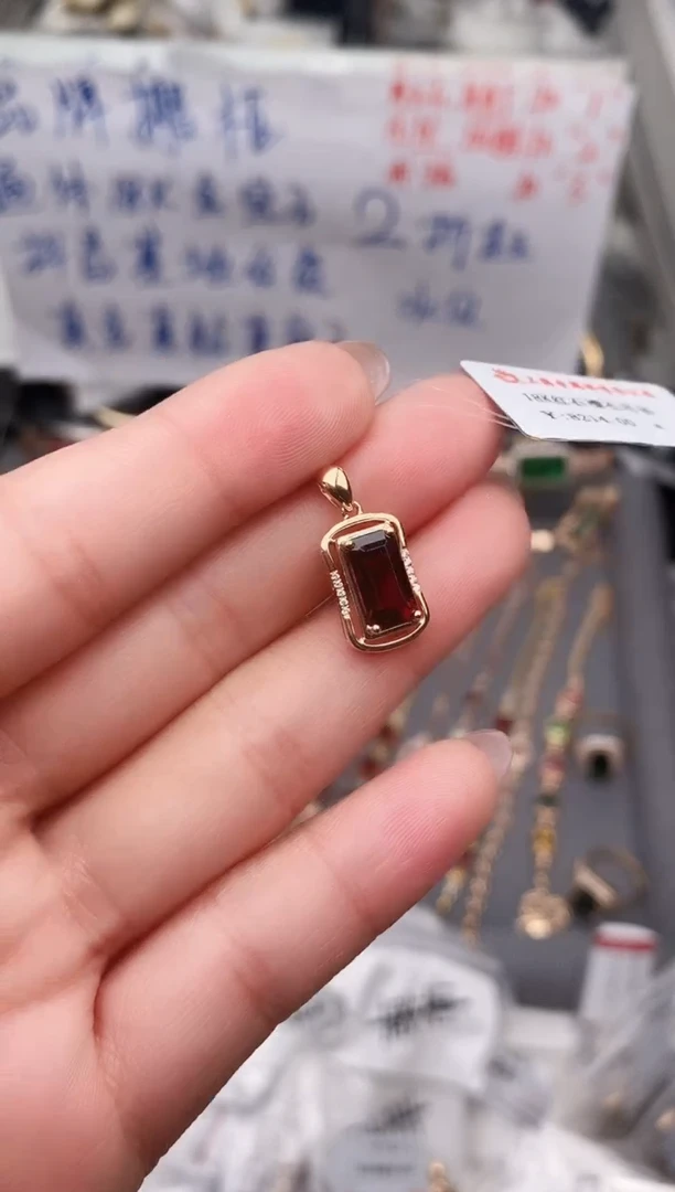 颈饰18K金镶嵌石榴石--专柜--