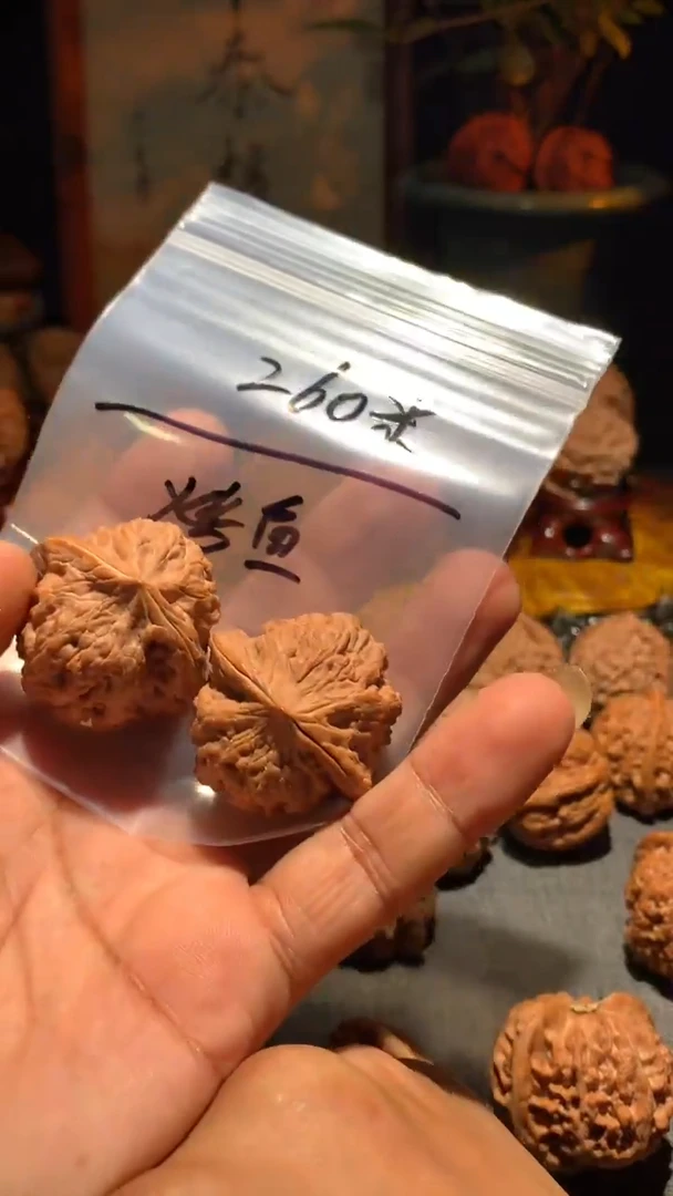 把件桃核烤*?丰泰文玩  平谷凹底  37+ 尺寸左右