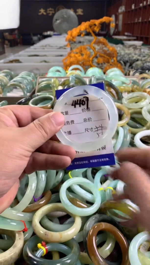 蛇纹石玉未镶嵌手镯4407