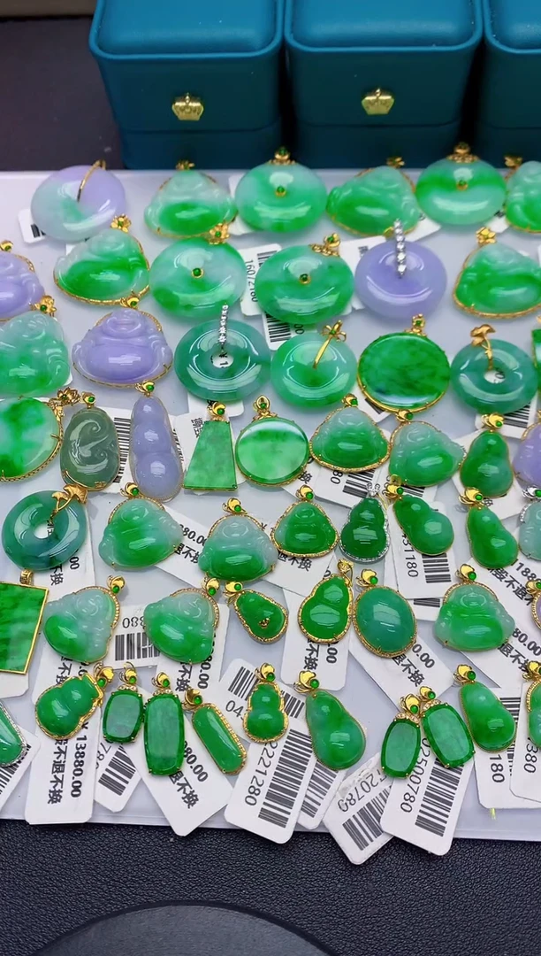 颈饰18K金镶嵌翡翠缅甸天然翡翠A货