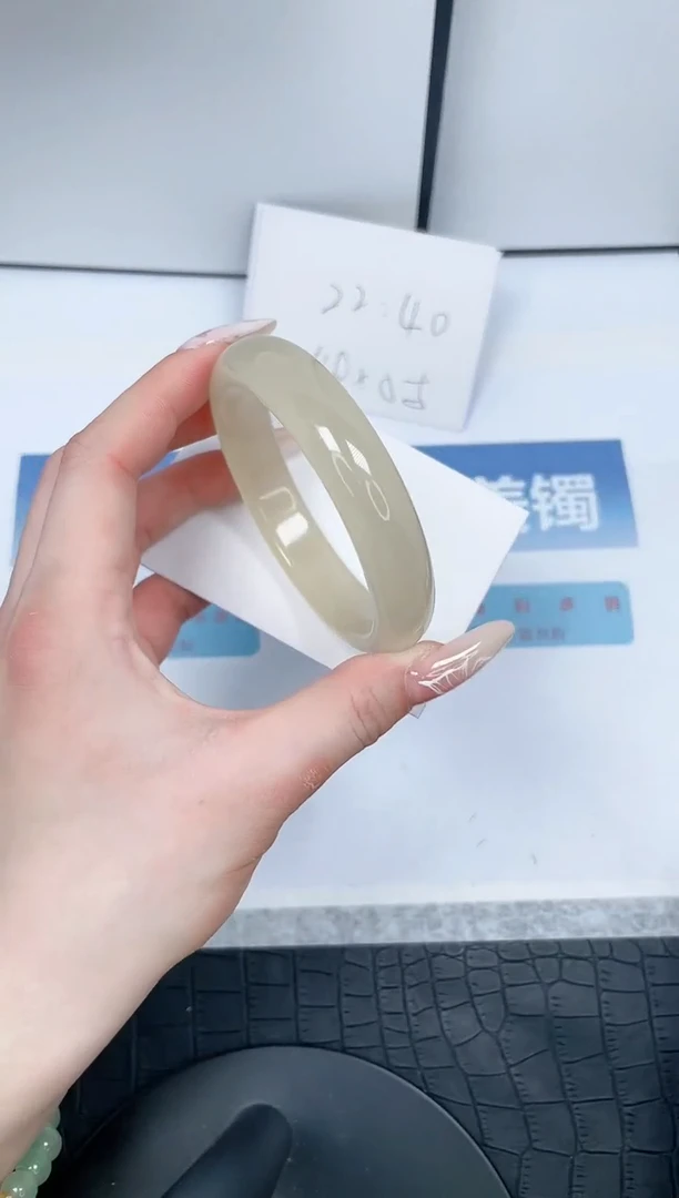 【闪购商品】石英质玉手镯未镶嵌159-62