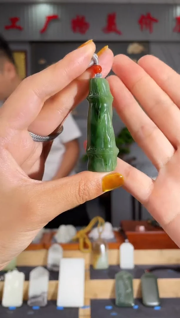 和田玉未镶嵌颈饰1