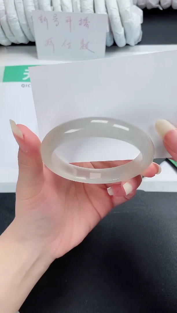 【闪购商品】石英质玉手镯未镶嵌139-58.5