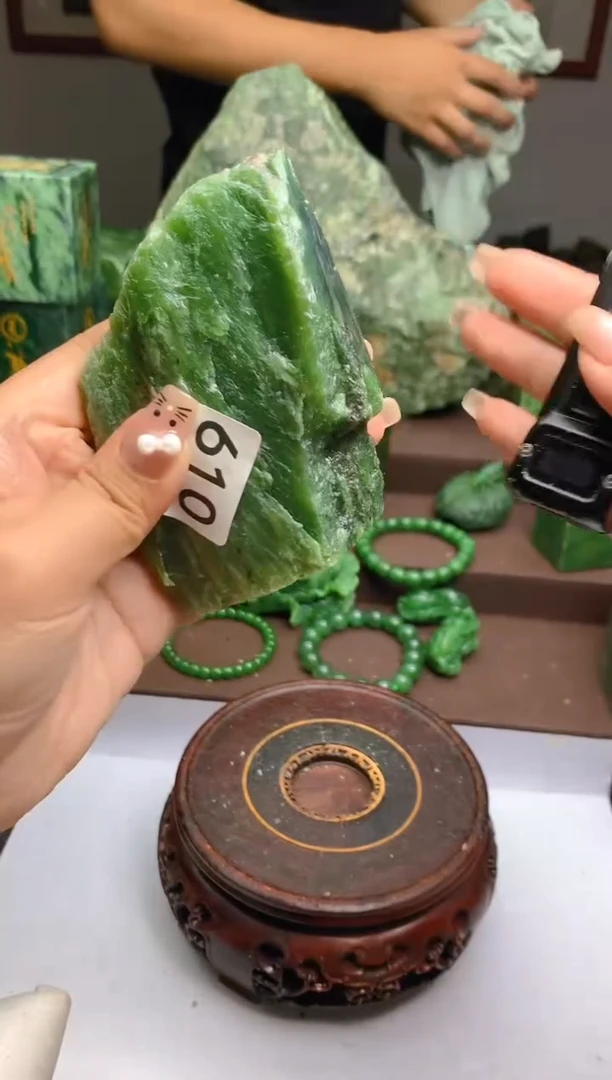 和田玉（碧玉）未镶嵌珠宝半成品610