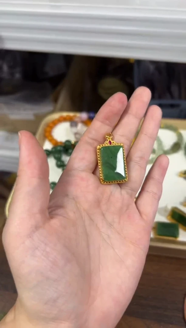 项链银S925镶嵌和田玉和田玉碧玉方牌银镶嵌款吊坠[0047]