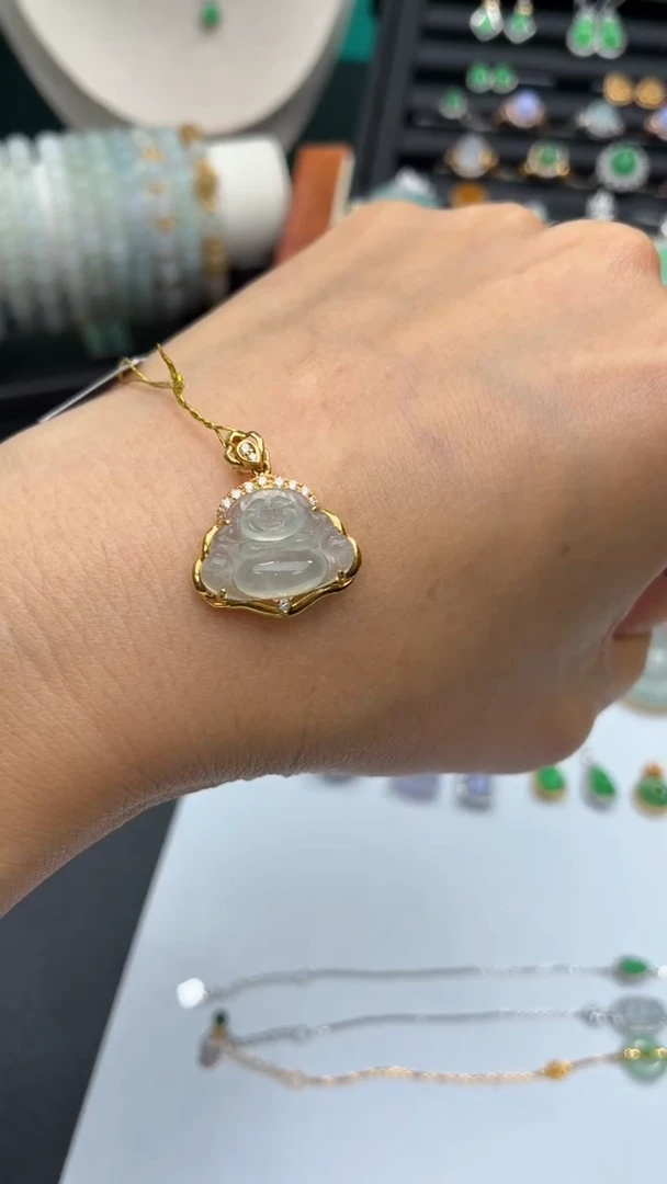 颈饰18K金镶嵌翡翠天然翡翠A货