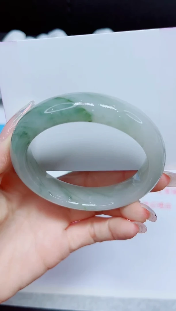 石英质玉手镯未镶嵌79.