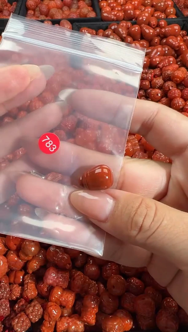 颈饰未镶嵌南红玛瑙1