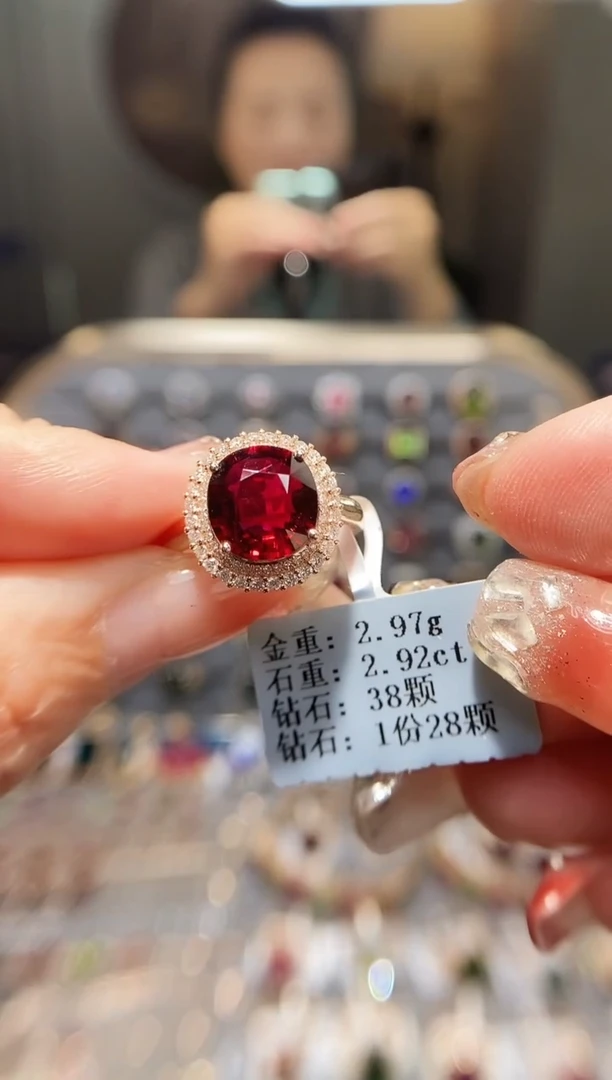 18K金镶嵌戒指碧玺2.92.