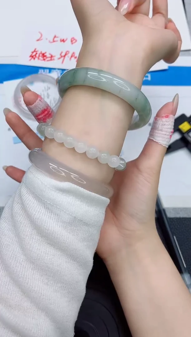 石英质玉手镯未镶嵌115-58.6