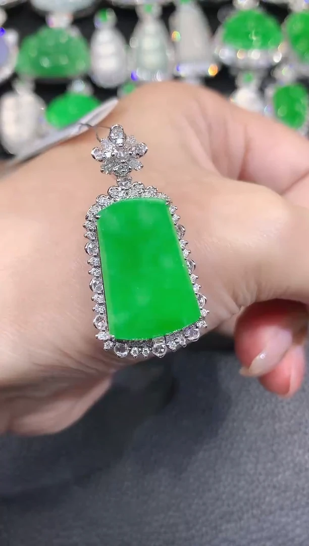 吊坠(不含链)18K金镶嵌翡翠C98