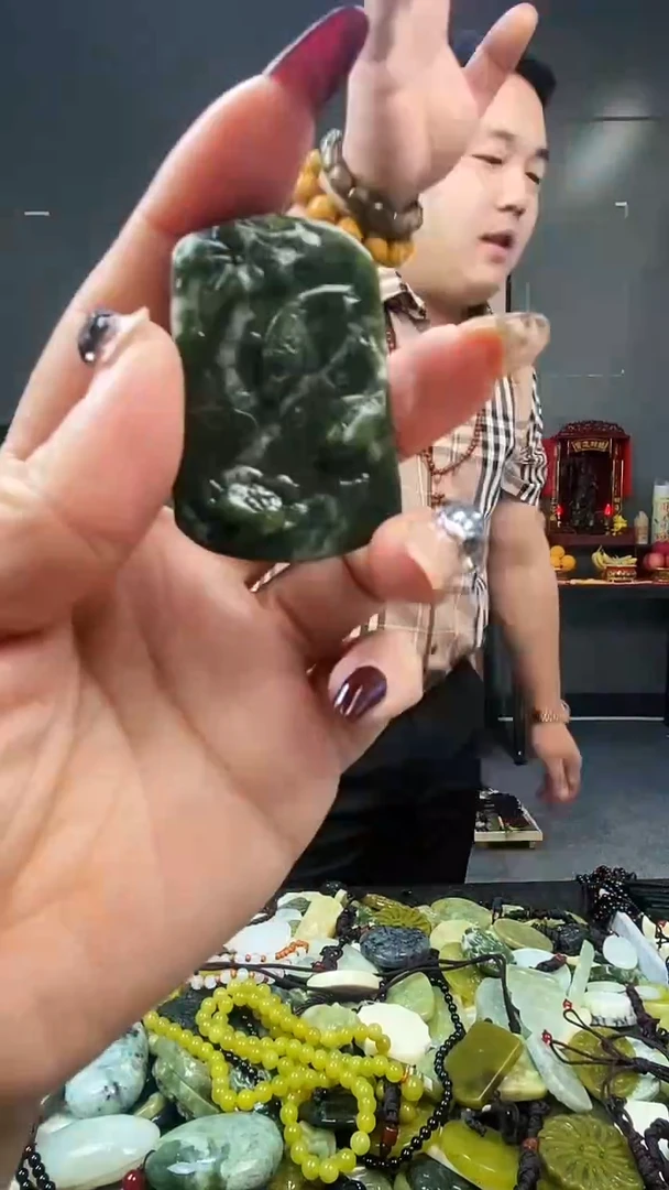 未镶嵌蛇纹石玉其他天然岫玉（多样性发其中之一）