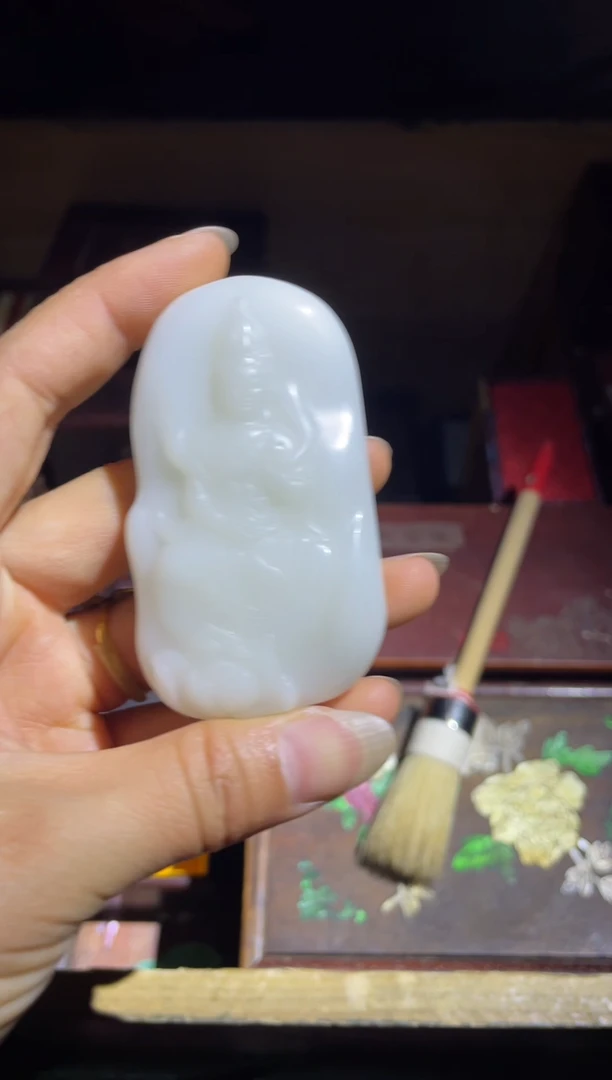 和田玉未镶嵌颈饰白玉观音1件