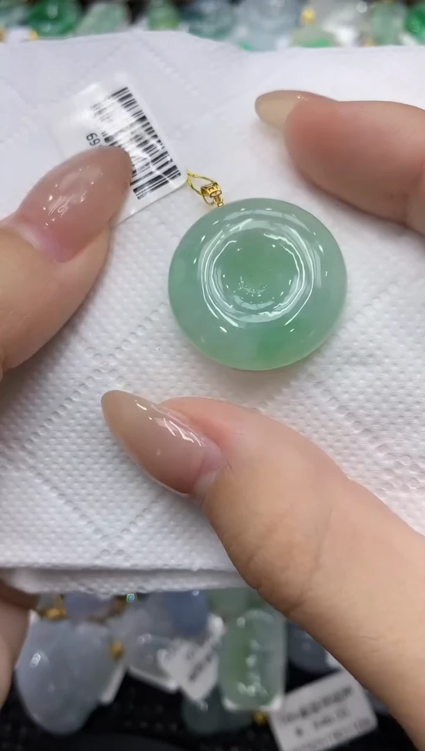 翡翠18K金镶嵌颈饰111111111111