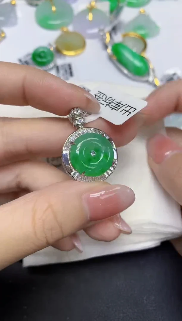 颈饰未镶嵌翡翠天然缅甸翡翠A货多样性发一件