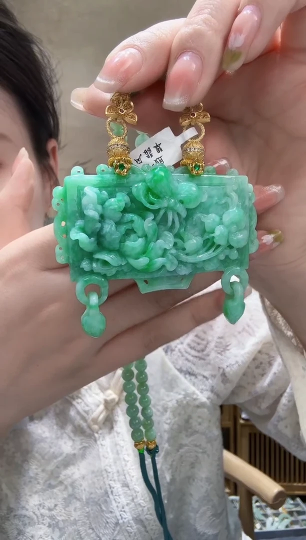 翡翠未镶嵌颈饰吊坠