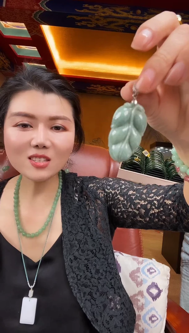 翡翠未镶嵌吊坠(赠链)翡翠吊坠