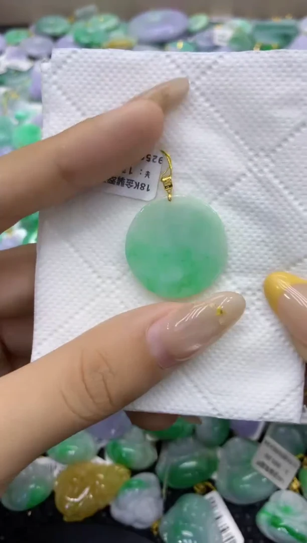 颈饰18K金镶嵌翡翠天然缅甸翡翠A货