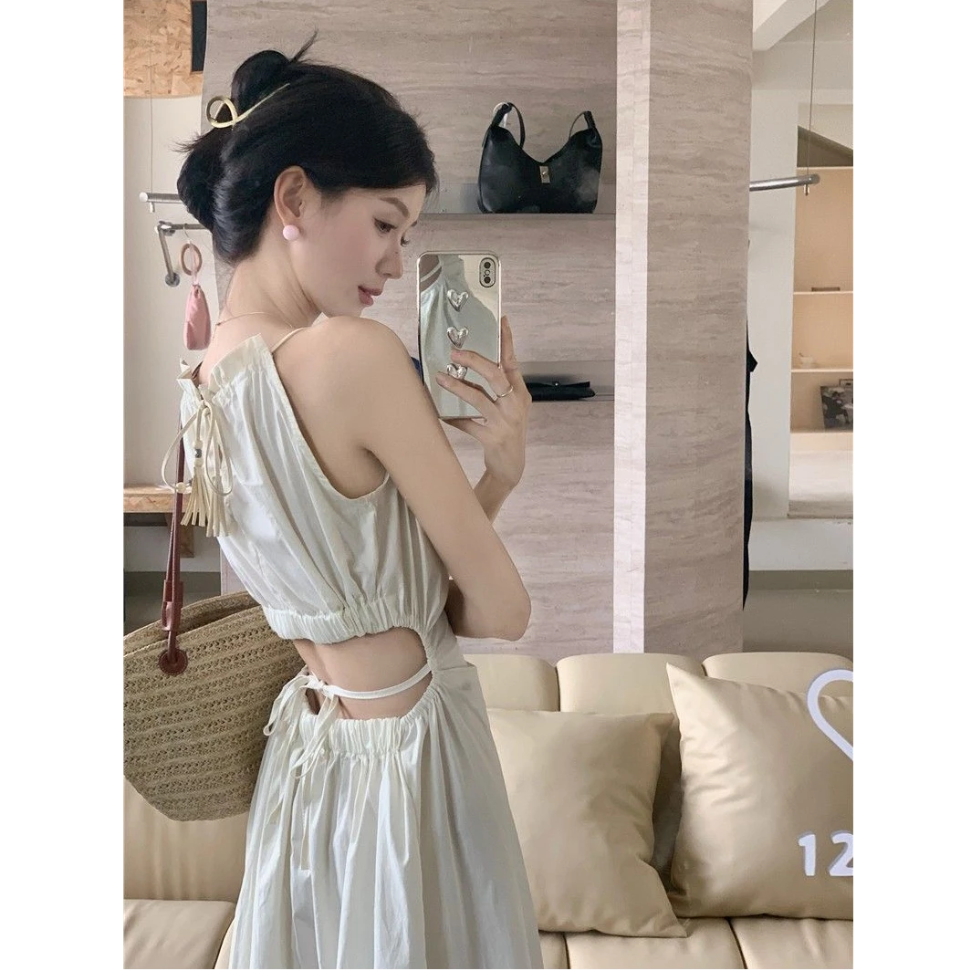 挂脖吊带连衣裙子女夏季设计感镂空露腰显瘦气质海边沙滩度假长裙