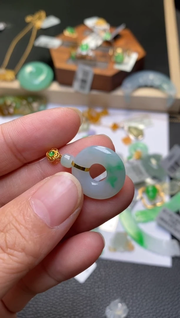 颈饰18K金镶嵌翡翠净货29579