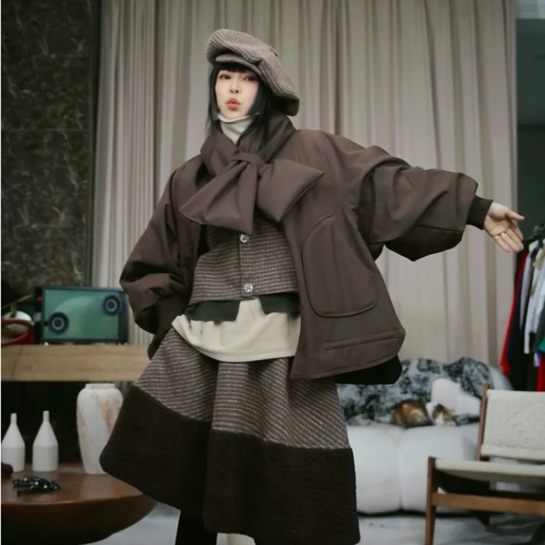 infobyfive2025秋冬咖色带围巾扣子开衫工装羽绒服贰NF0510558