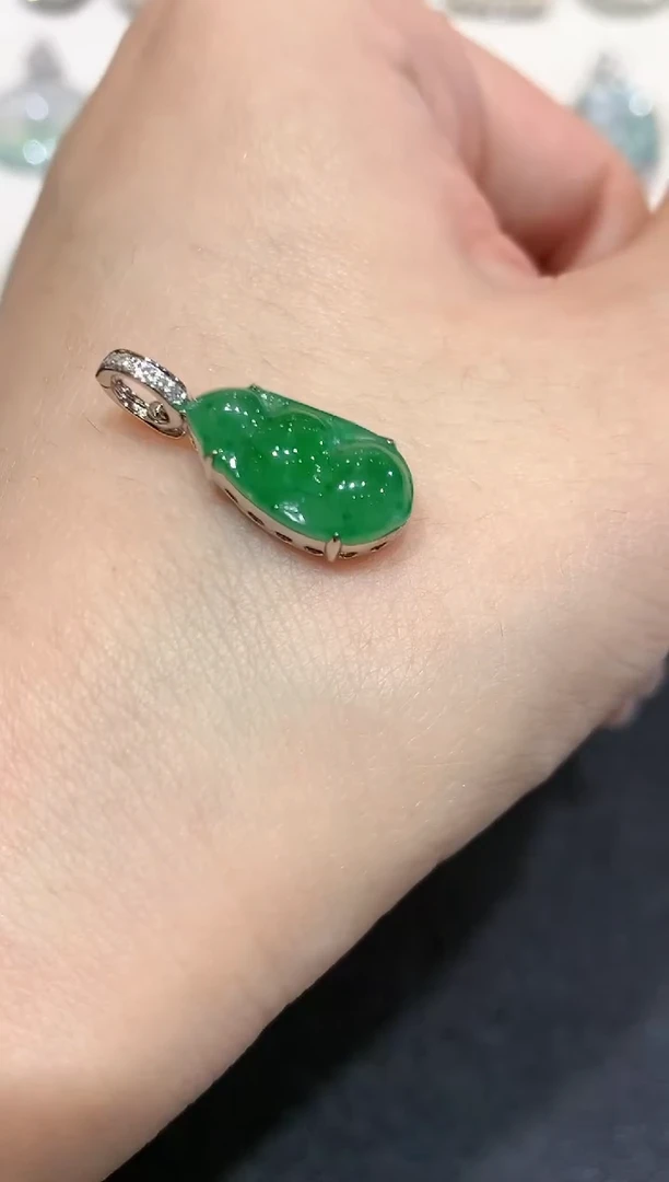 【闪购商品】翡翠颈饰18K金镶嵌B27