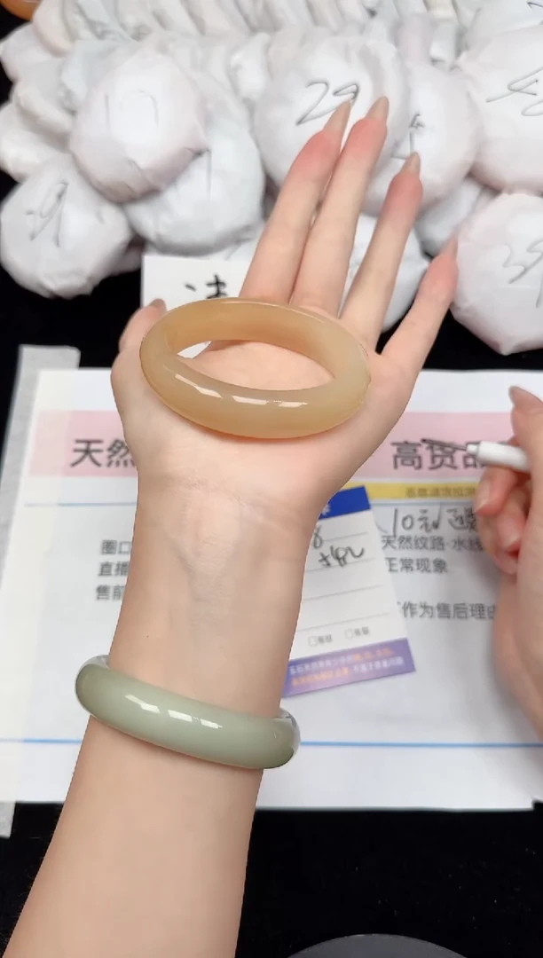 未镶嵌手镯石英质玉8/54.2