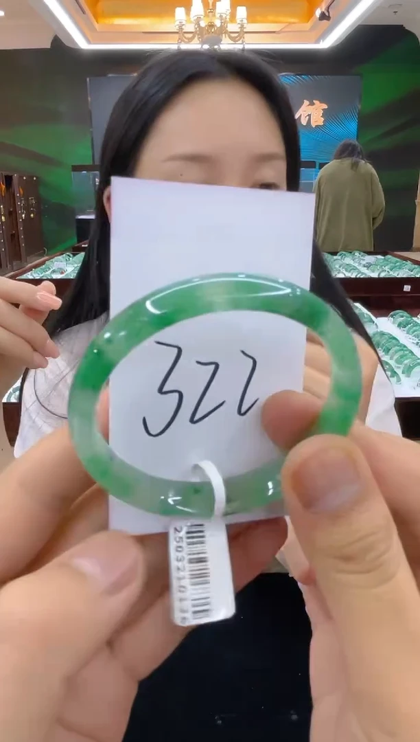 石英质玉手镯未镶嵌飘花手镯