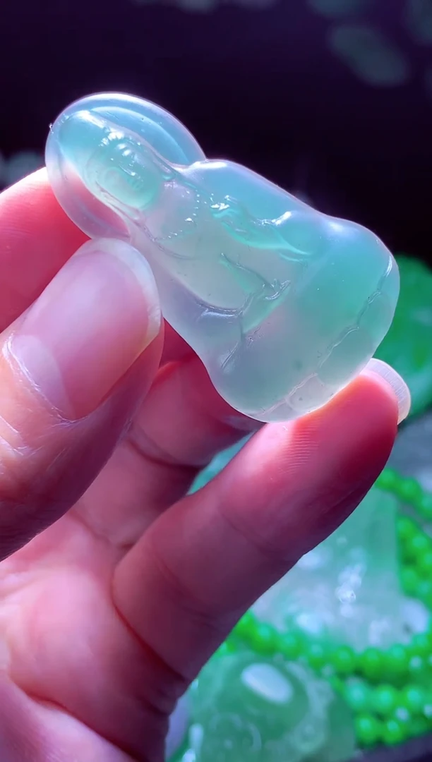 未镶嵌定制翡翠鲸*?翡翠毛货定制