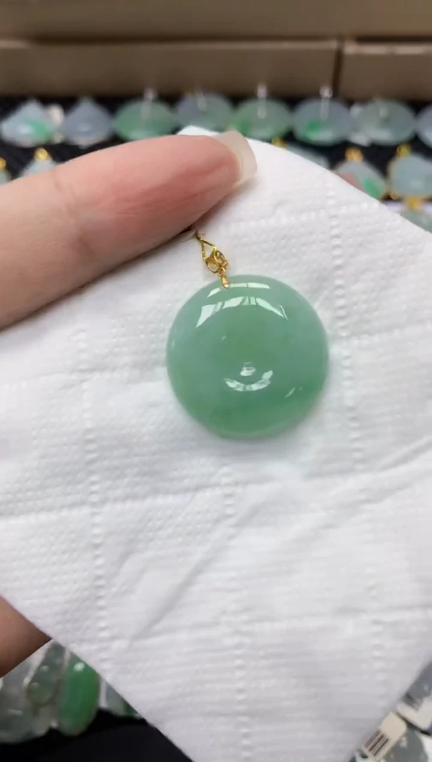 颈饰18K金镶嵌翡翠 11111111111