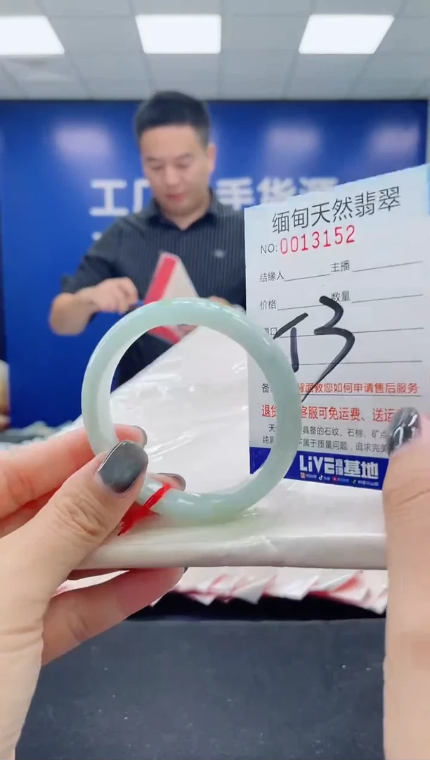 未镶嵌手镯翡翠天然翡翠手镯