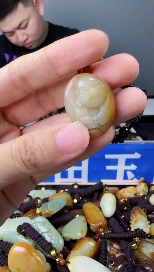 和田玉未镶嵌颈饰1