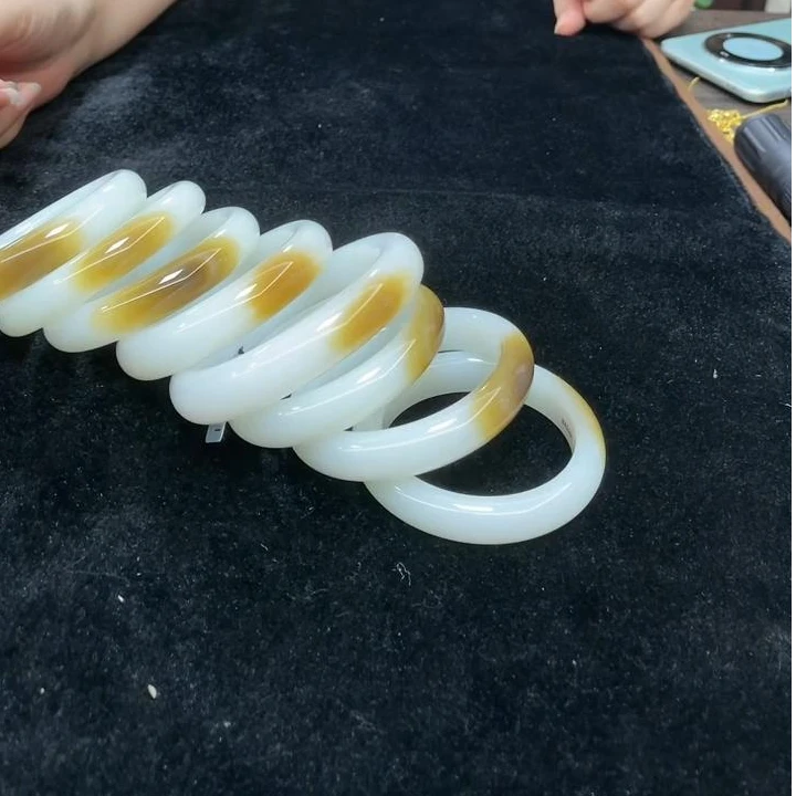 【老郑家】和田玉手镯一支(多样性发1件)