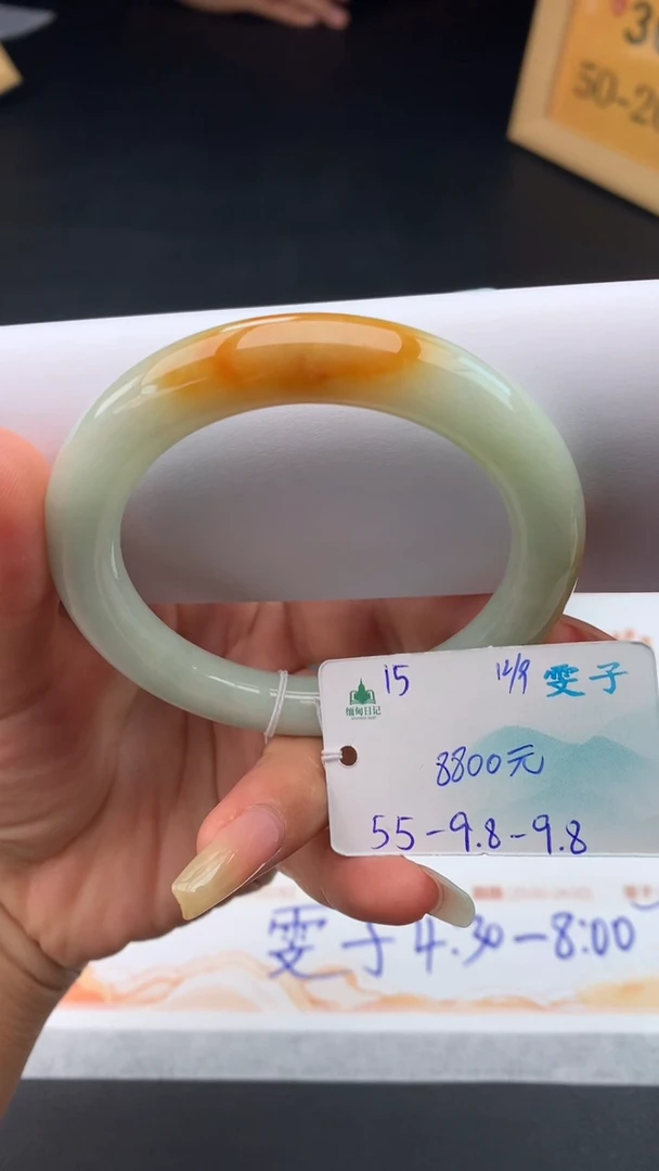 未镶嵌手镯翡翠自带#送人#，联系客服核对地址~