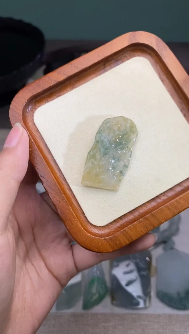 定制翡翠未镶嵌冰黄翡飘花料