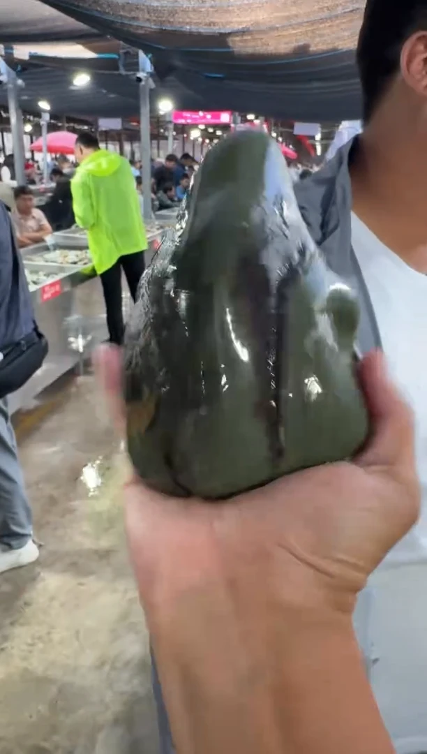 未镶嵌和田玉（糖玉）挂件和田玉