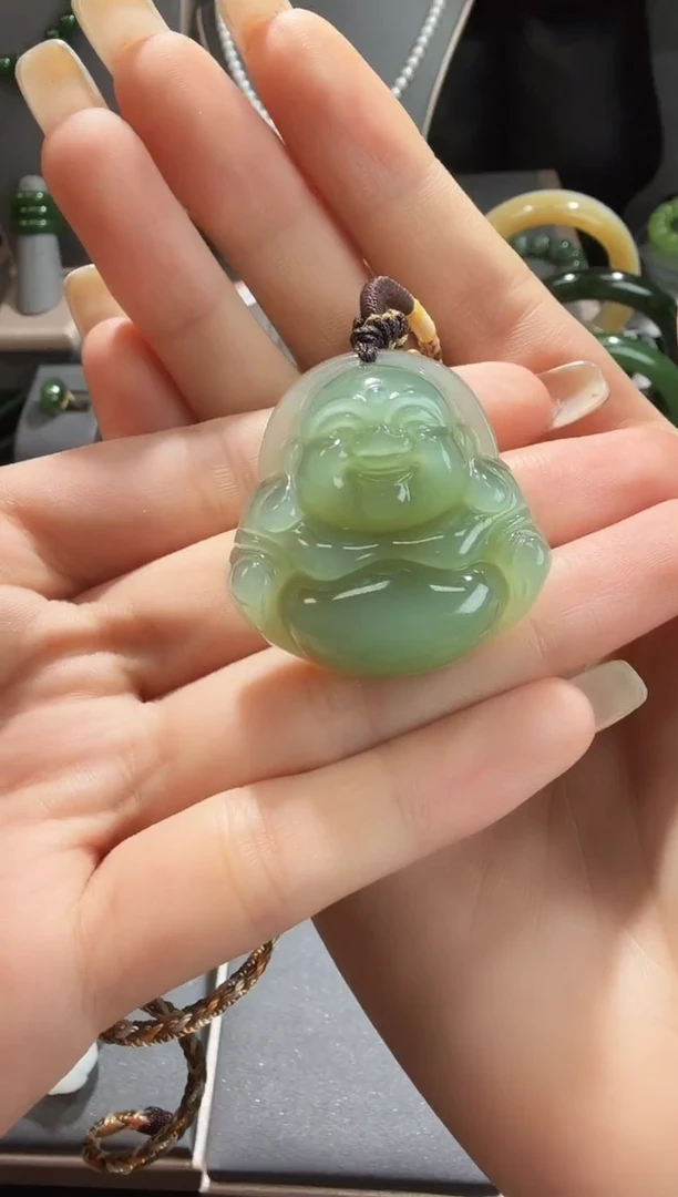 颈饰未镶嵌和田玉（碧玉）碧玉冰底粉绿微猫佛公尺寸36*33*11mm