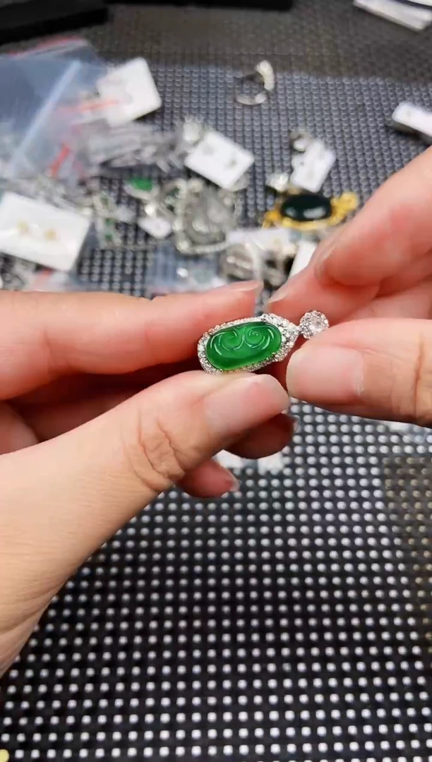 翡翠未镶嵌耳饰1111111111