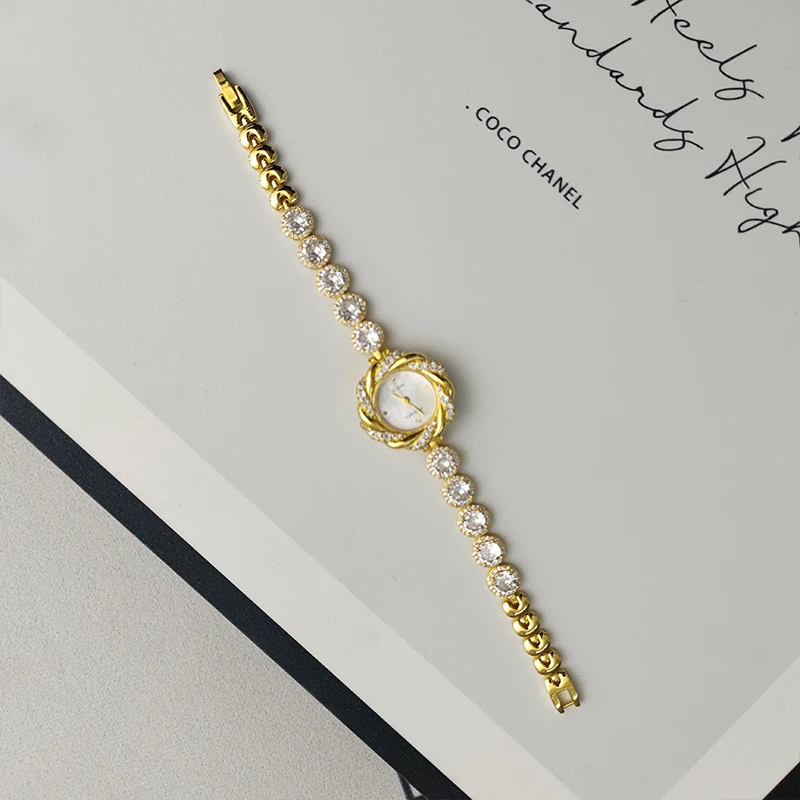 璀璨金钻缠绕女表腕间闪耀点亮精致优雅时光手表气质轻奢时尚珠宝