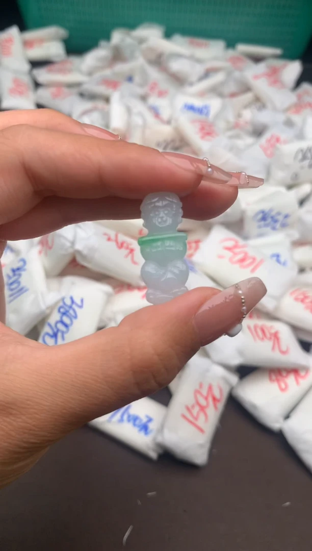 【闪购商品】翡翠挂件未镶嵌一