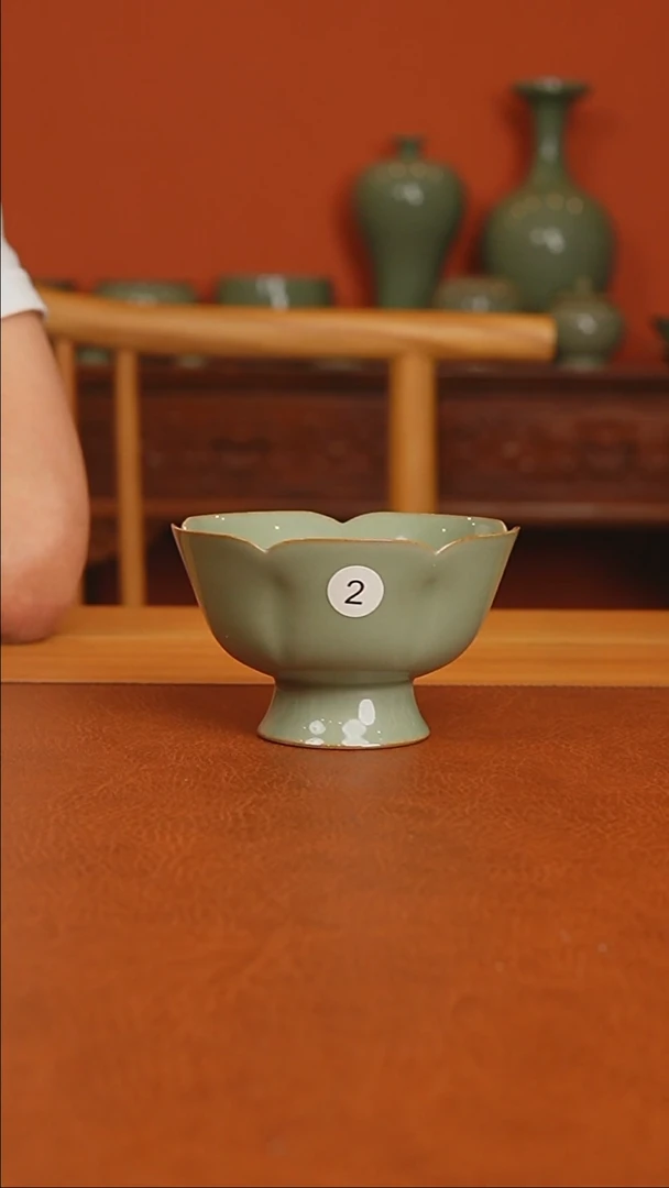 越窑秘色瓷花口盏二级品