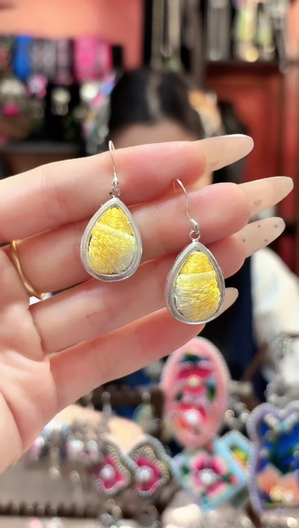 织绣云织谣民族风精美饰品  77
