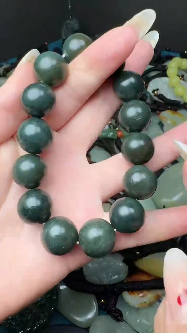 和田玉未镶嵌颈饰1